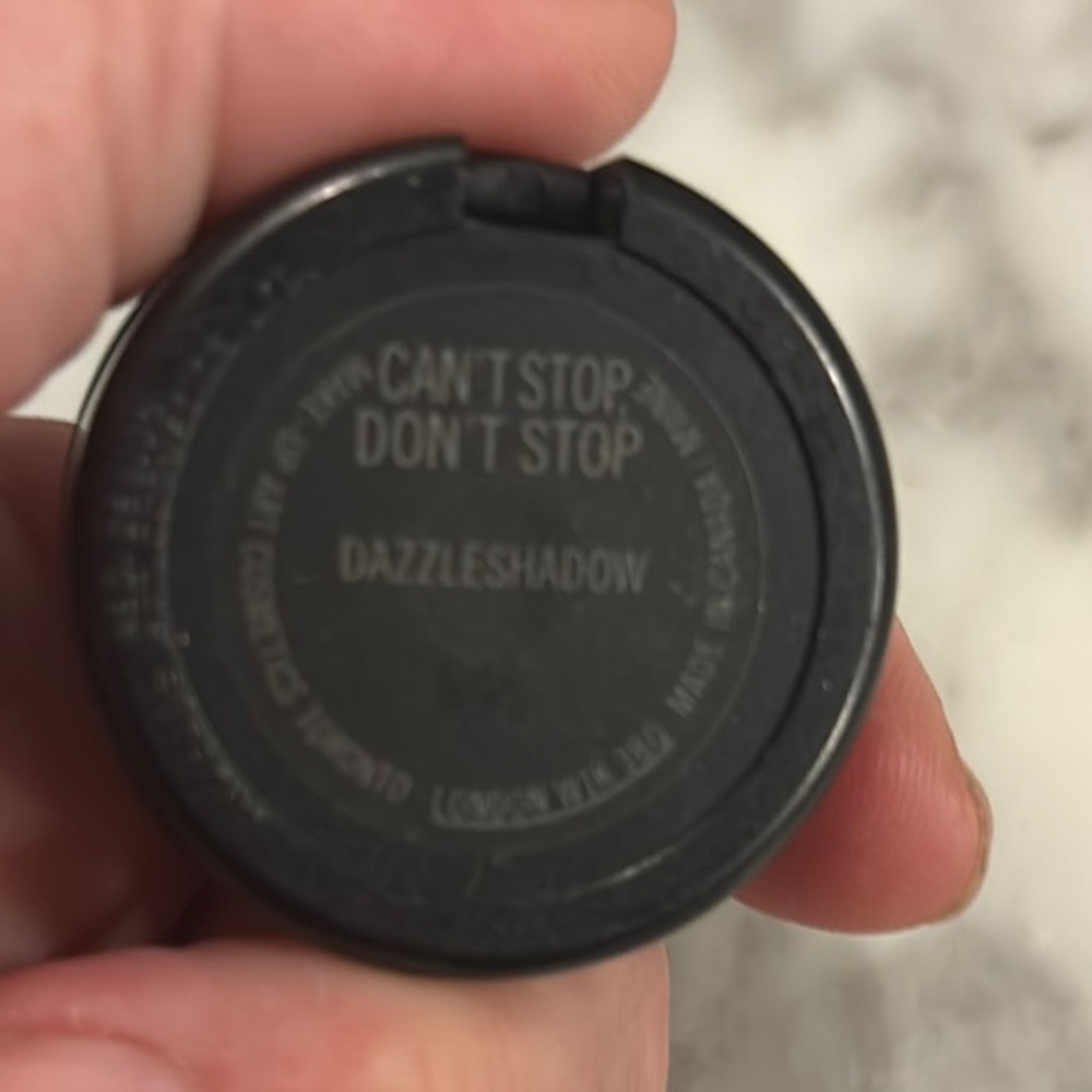 MAC “Can’t stop, don’t stop” Dazzleshadow Eyeshadow - Picture 3 of 4